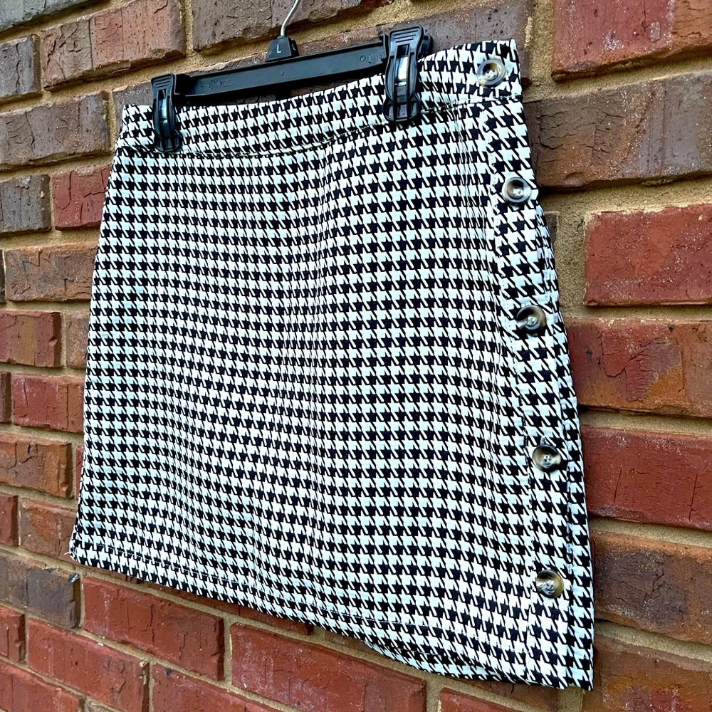 Sugar+Lips, black and white herringbone skirt, with buttons down both sides.